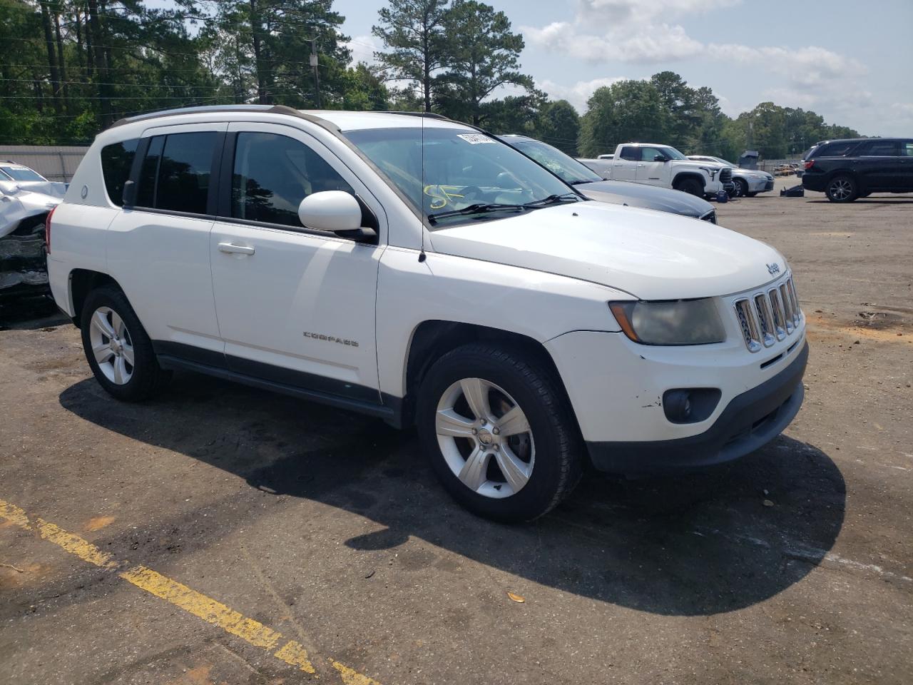 2014 Jeep Compass Latitude vin: 1C4NJCEB8ED785835