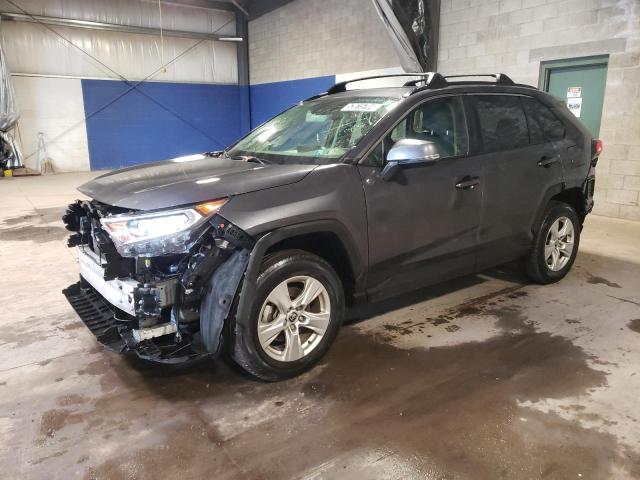 Lot #2567232919 2020 TOYOTA RAV4 XLE salvage car