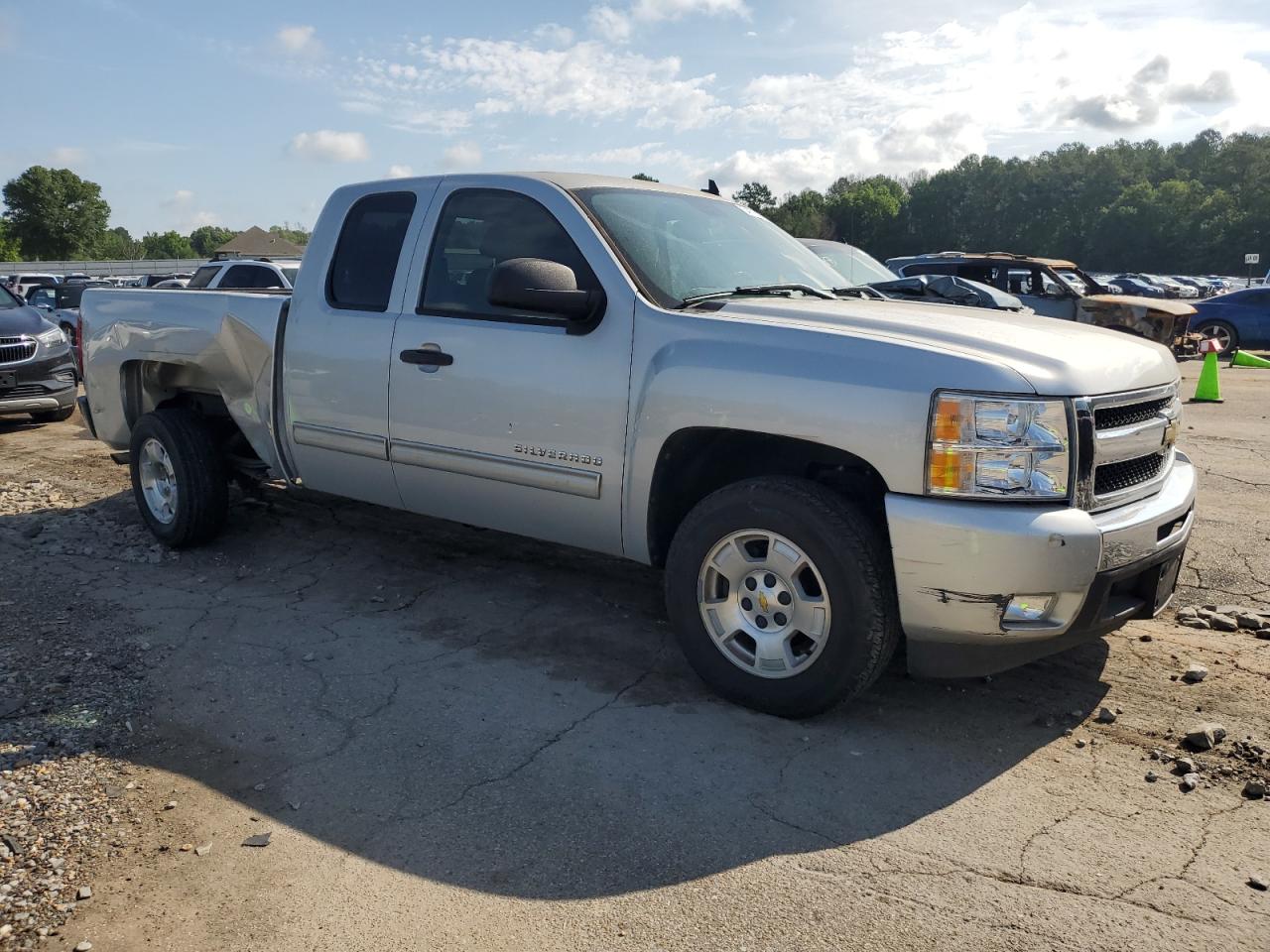 1GCRCSE02BZ253385 2011 Chevrolet Silverado C1500 Lt