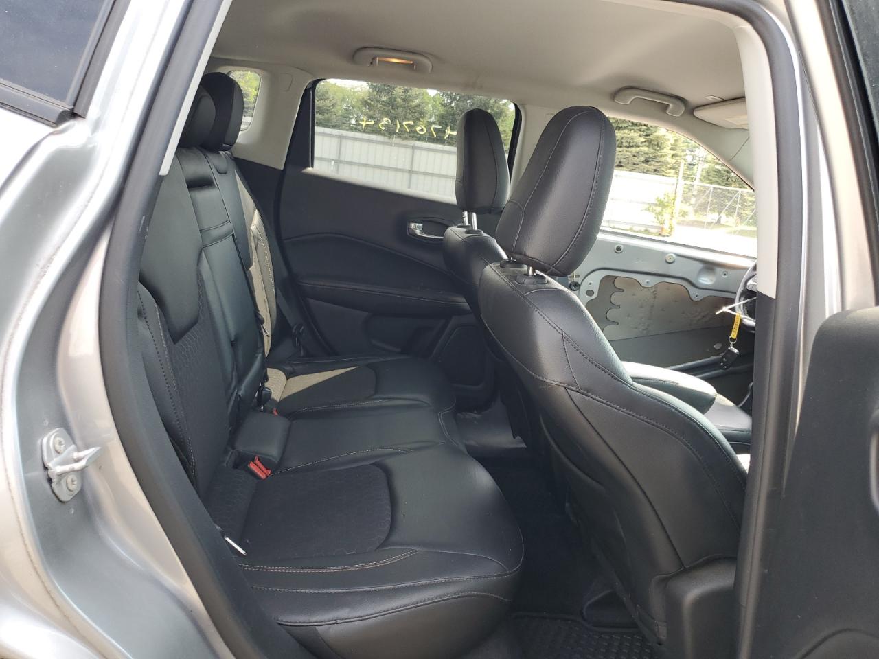 3C4NJDBB2JT153122 2018 Jeep Compass Latitude