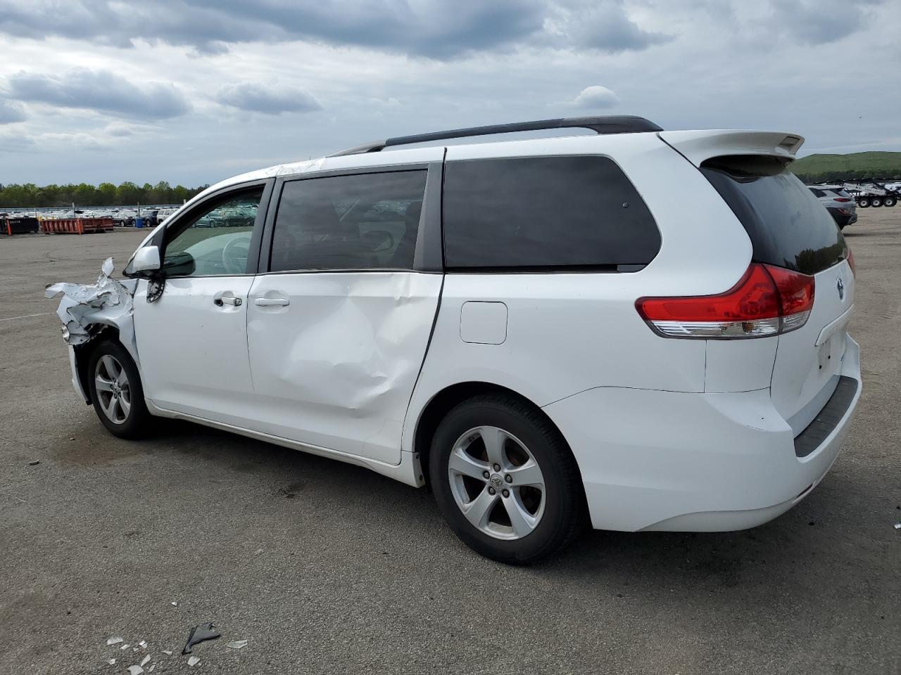 5TDKK3DC6BS174714 2011 Toyota Sienna Le