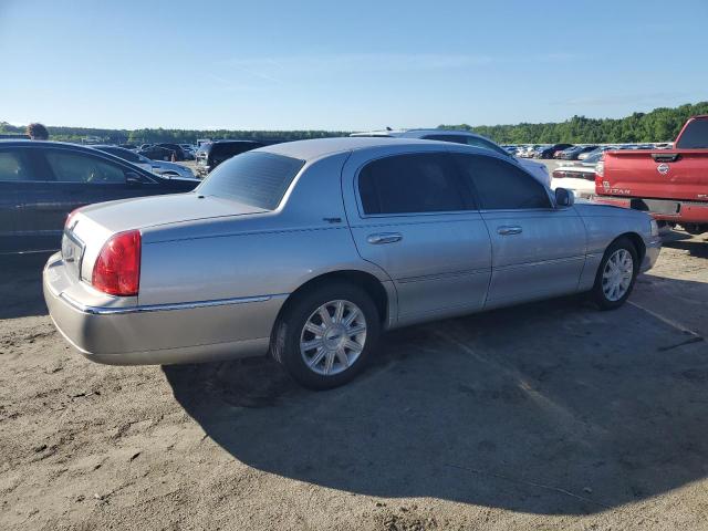 2009 Lincoln Town Car Signature Limited VIN: 2LNHM82V19X621188 Lot: 55157724