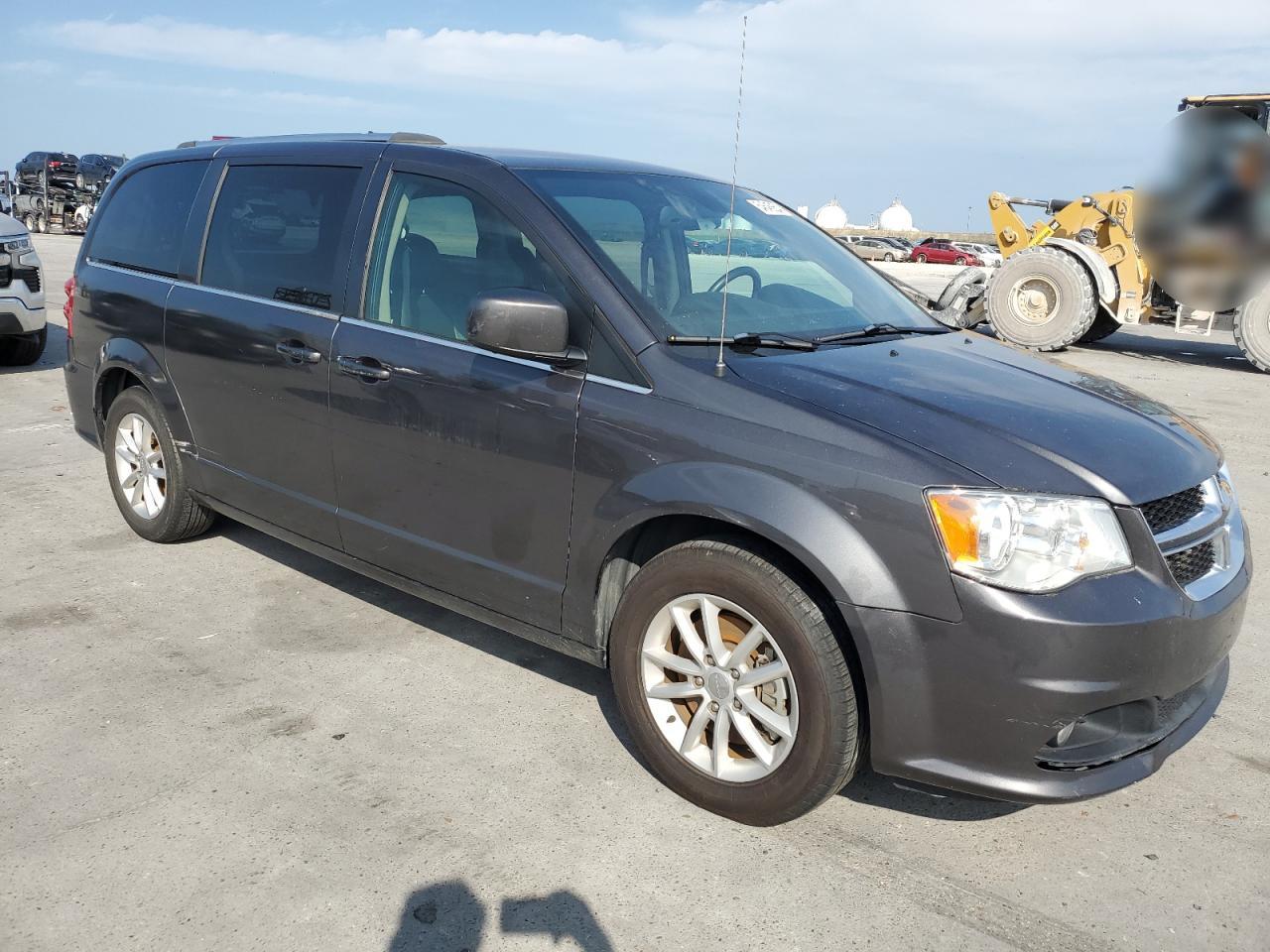 2C4RDGCG4JR327179 2018 Dodge Grand Caravan Sxt