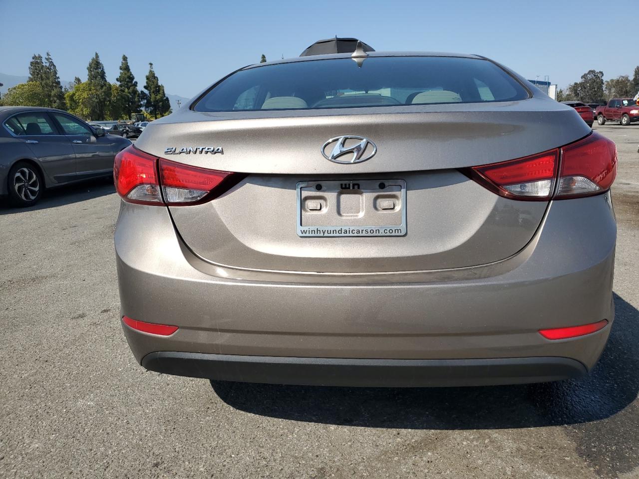 5NPDH4AE1FH613218 2015 Hyundai Elantra Se