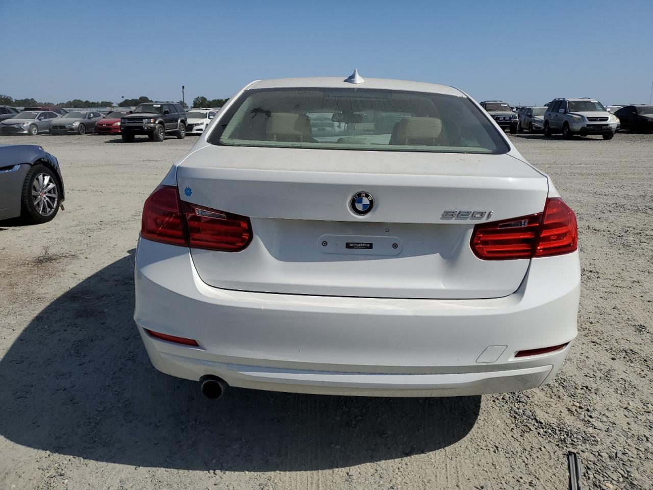 2015 BMW 320 I vin: WBA3B1C58FK136262