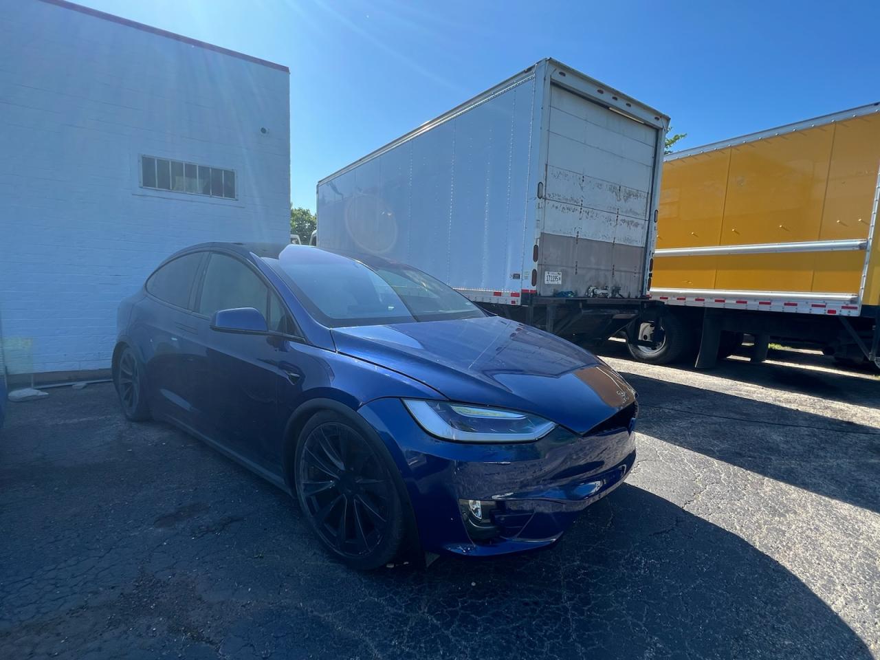 2022 Tesla Model X vin: 7SAXCBE68NF354861