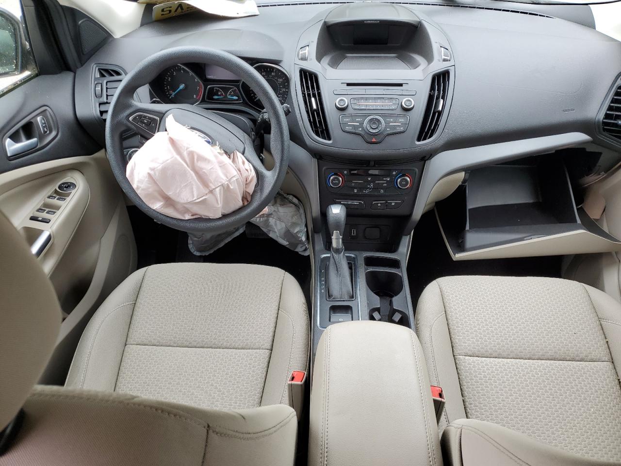 1FMCU9G94HUD47924 2017 Ford Escape Se