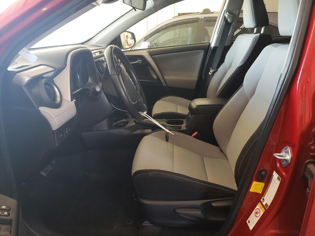 JTMWFREV9HJ104302 TOYOTA RAV4 2017