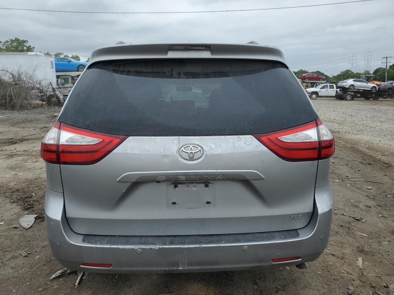 5TDYK3DC4FS572472 2015 Toyota Sienna Xle