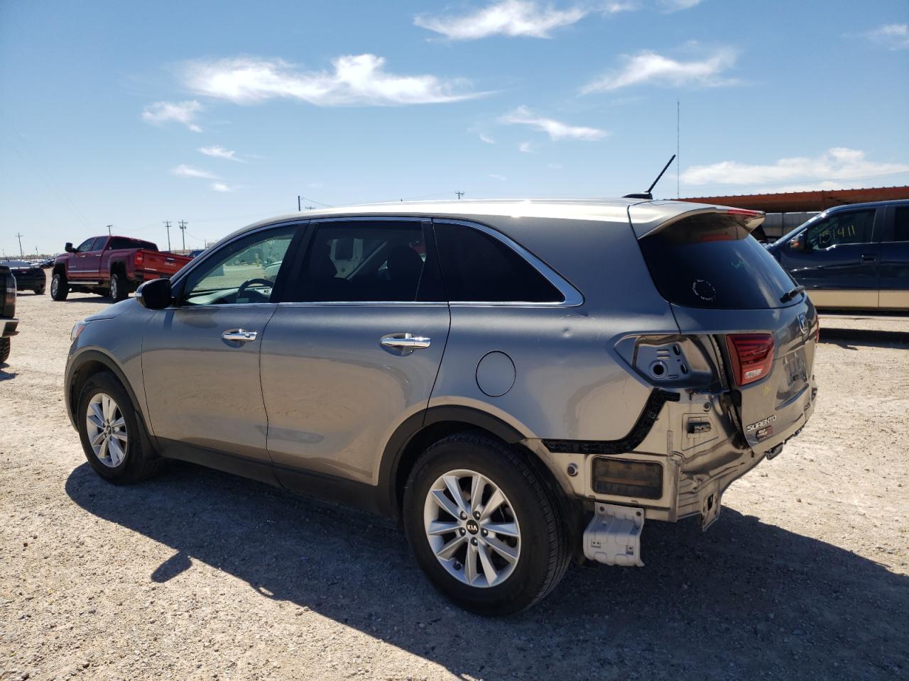 2019 Kia Sorento L vin: 5XYPG4A35KG545652