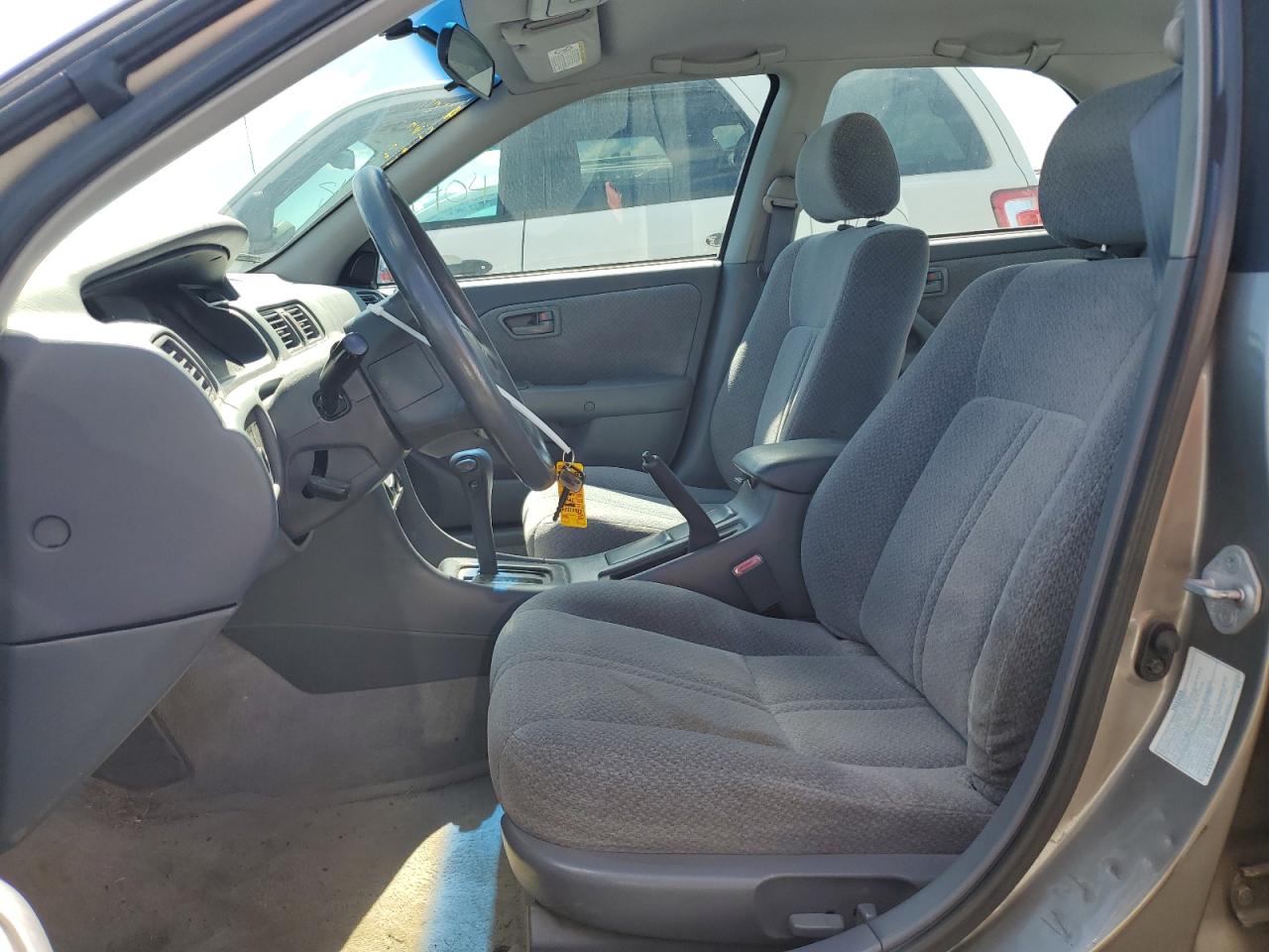 4T1BF22K2YU094240 2000 Toyota Camry Le