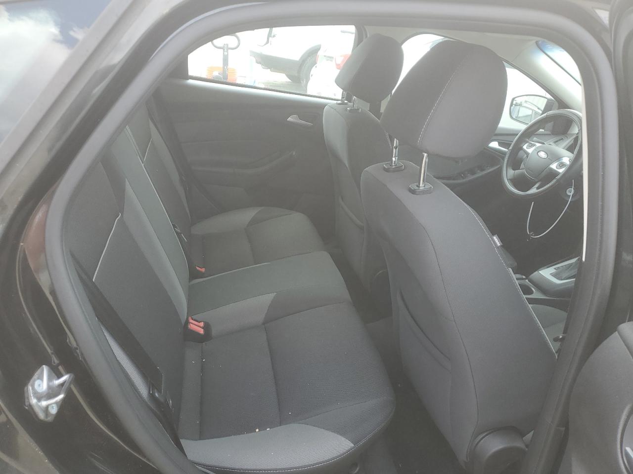 1FADP3K2XEL386886 2014 Ford Focus Se