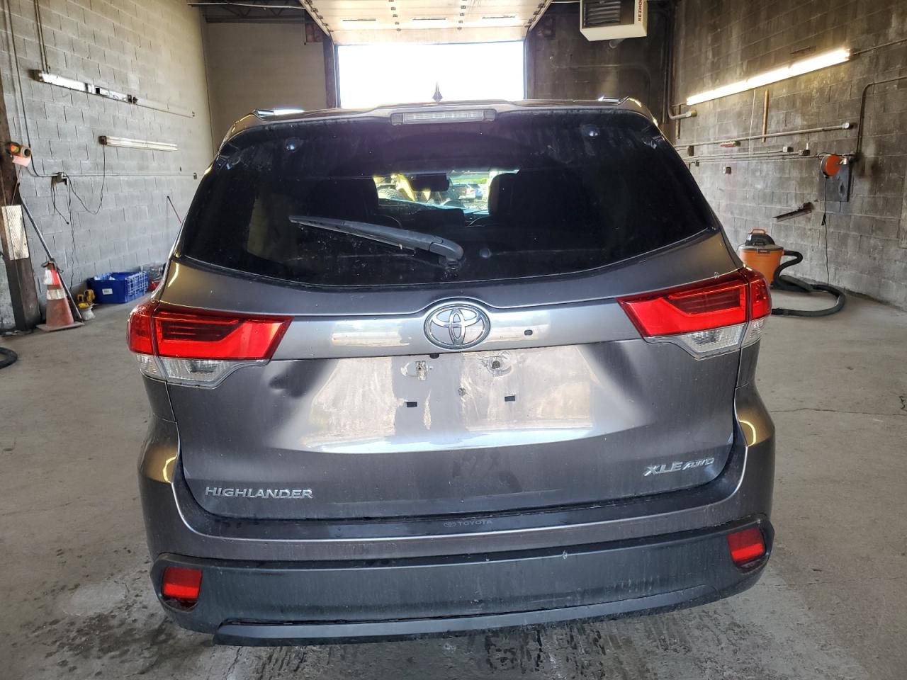 5TDJZRFH4KS599822 TOYOTA HIGHLANDER 2019