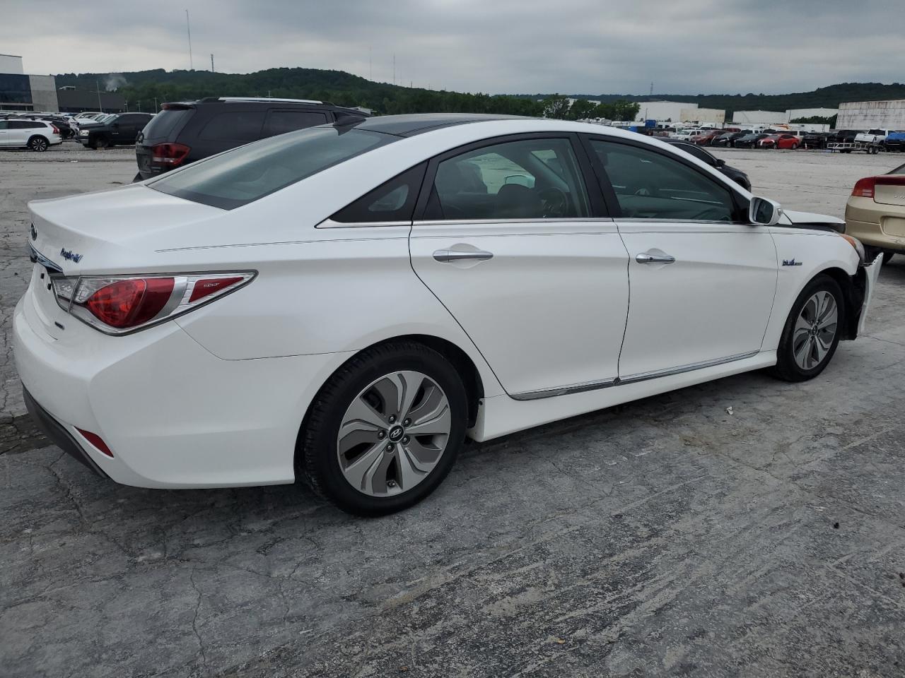 HYUNDAI SONATA HYBRID
