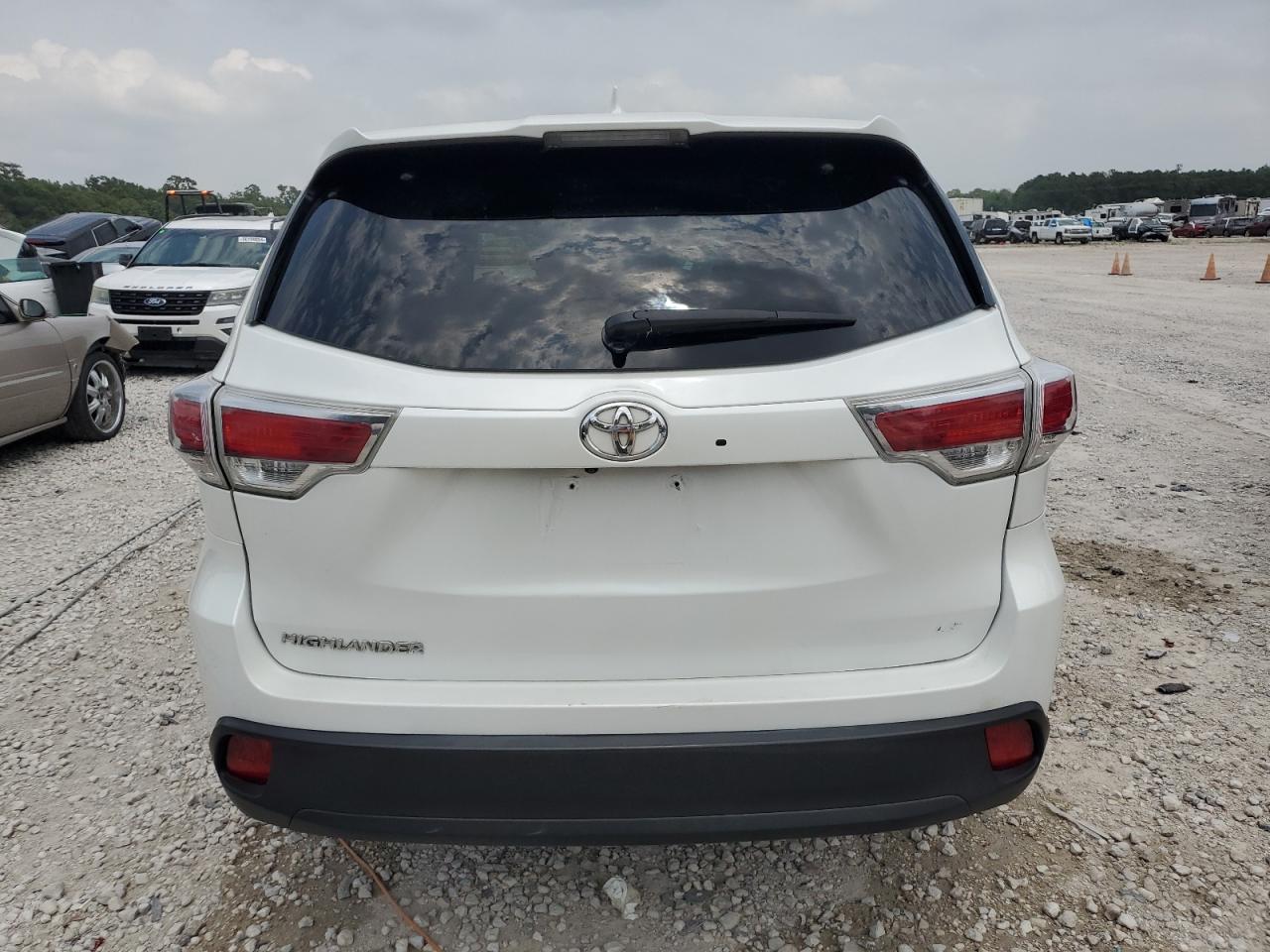 5TDZKRFH2FS078143 2015 Toyota Highlander Le
