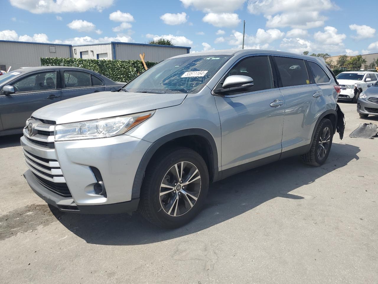 5TDZARFH9KS056539 2019 Toyota Highlander Le