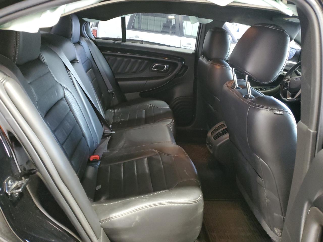 1FAHP2KT1GG126179 2016 Ford Taurus Sho