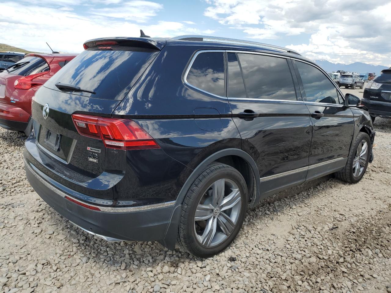 3VV4B7AX5KM058168 2019 Volkswagen Tiguan Sel Premium