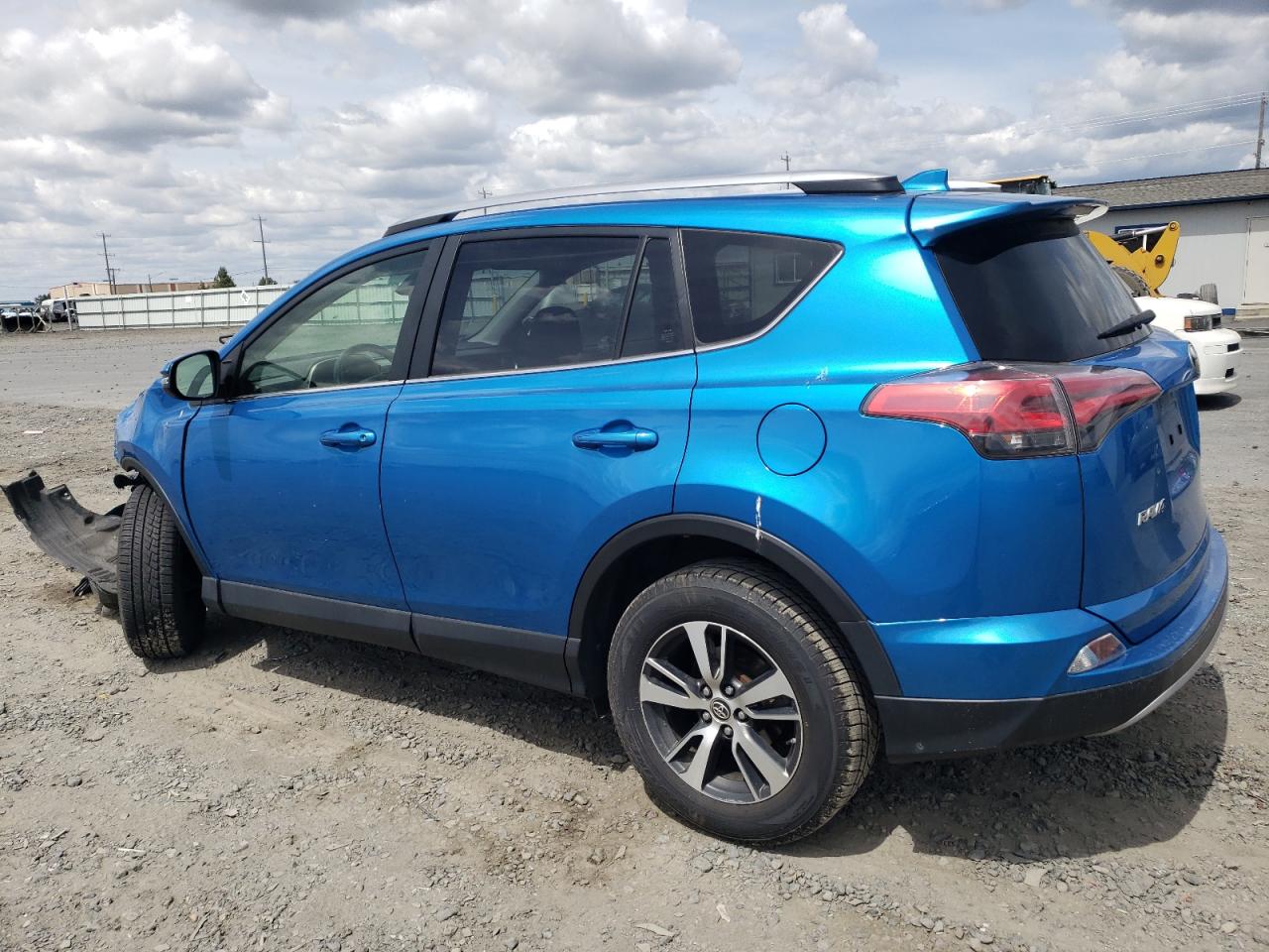 JTMRFREV7JJ187697 TOYOTA RAV4 2018