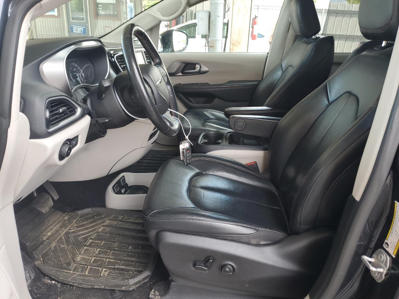 2C4RC1BG6LR284498 2020 Chrysler Pacifica Touring L