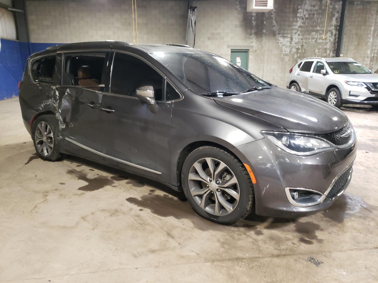 2017 Chrysler Pacifica Limited vin: 2C4RC1GG2HR805247