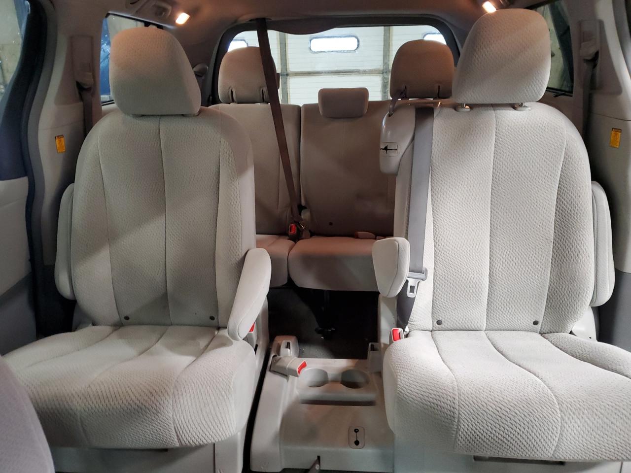 5TDKK3DC1BS143290 2011 Toyota Sienna Le