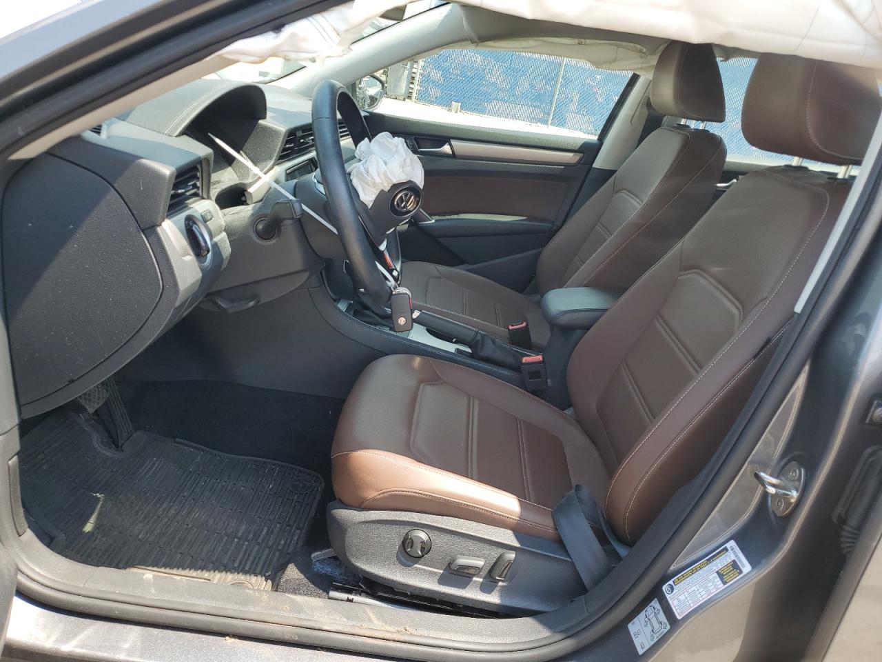 1VWSA7A33LC011680 2020 Volkswagen Passat Se