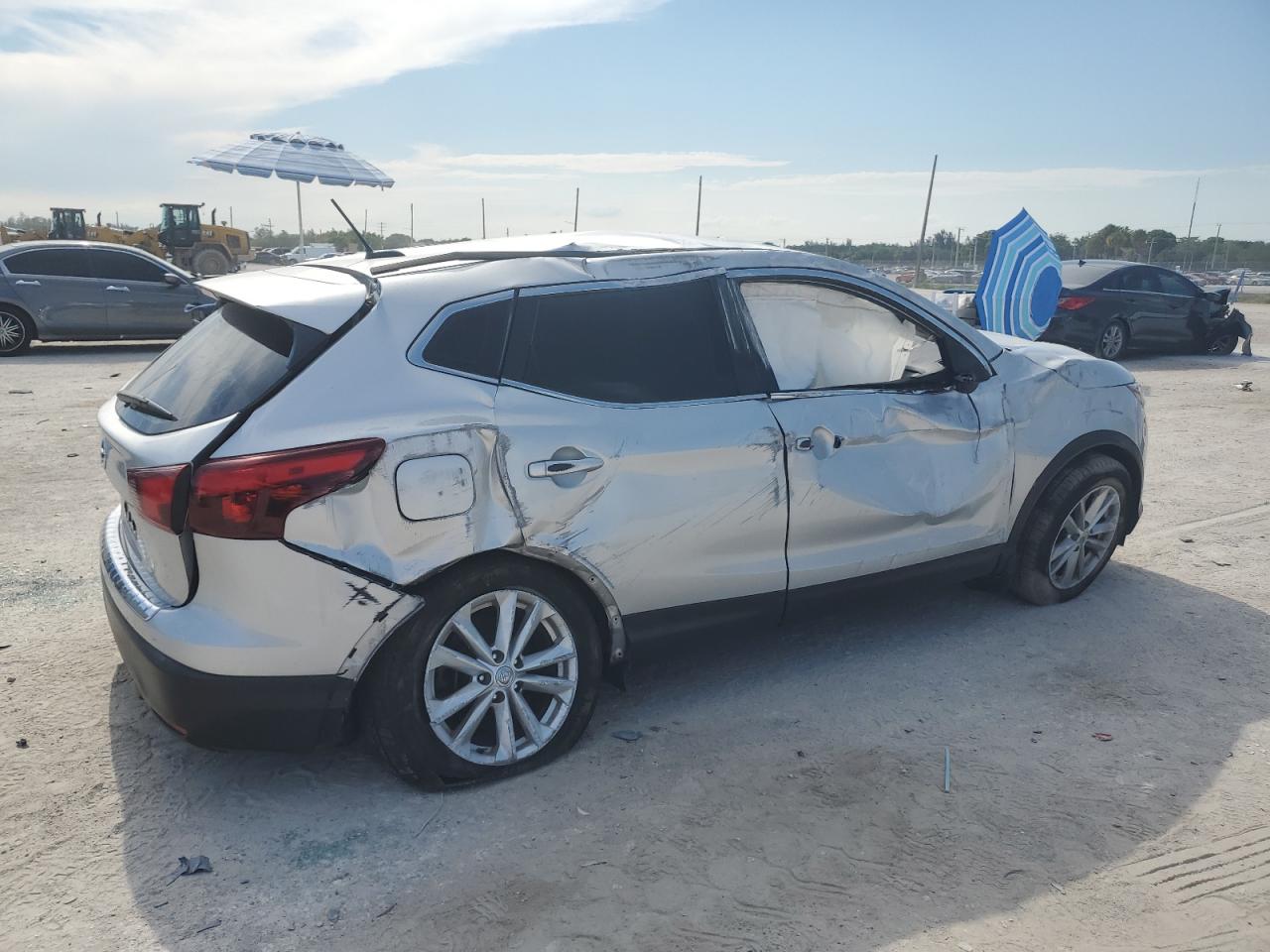 JN1BJ1CP9JW161095 NISSAN ROGUE 2018