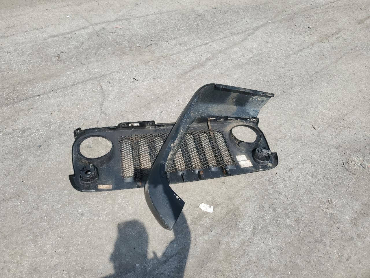 1C4BJWDG1FL562917 2015 Jeep Wrangler Unlimited Sport