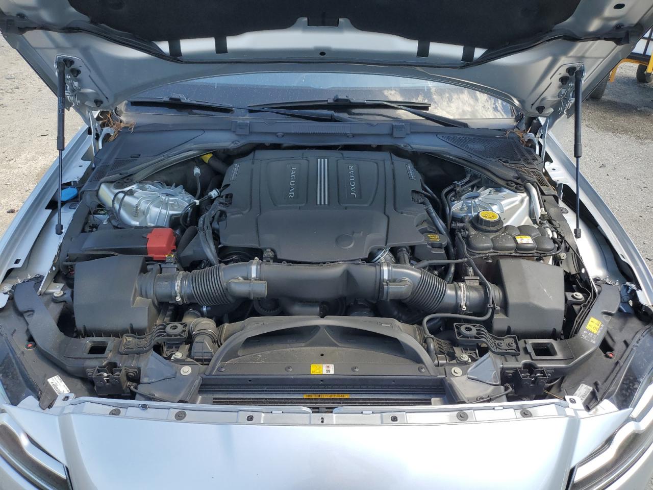 SAJBE4BV6GCY19261 2016 Jaguar Xf Prestige