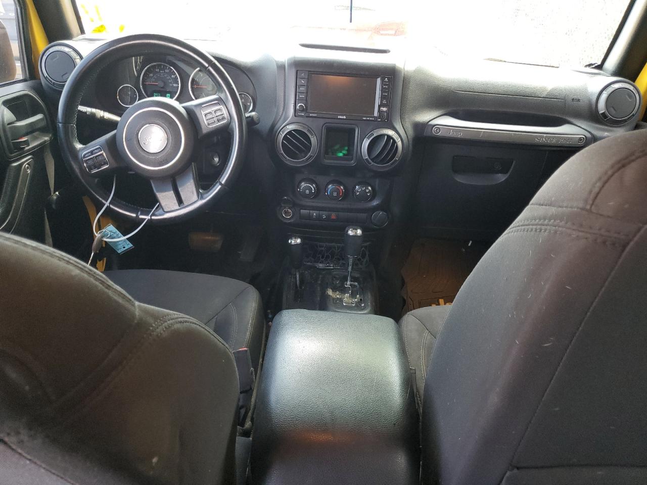 1C4BJWDG1FL591995 2015 Jeep Wrangler Unlimited Sport