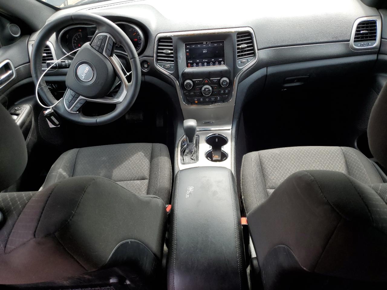 1C4RJFAG9JC505196 2018 Jeep Grand Cherokee Laredo