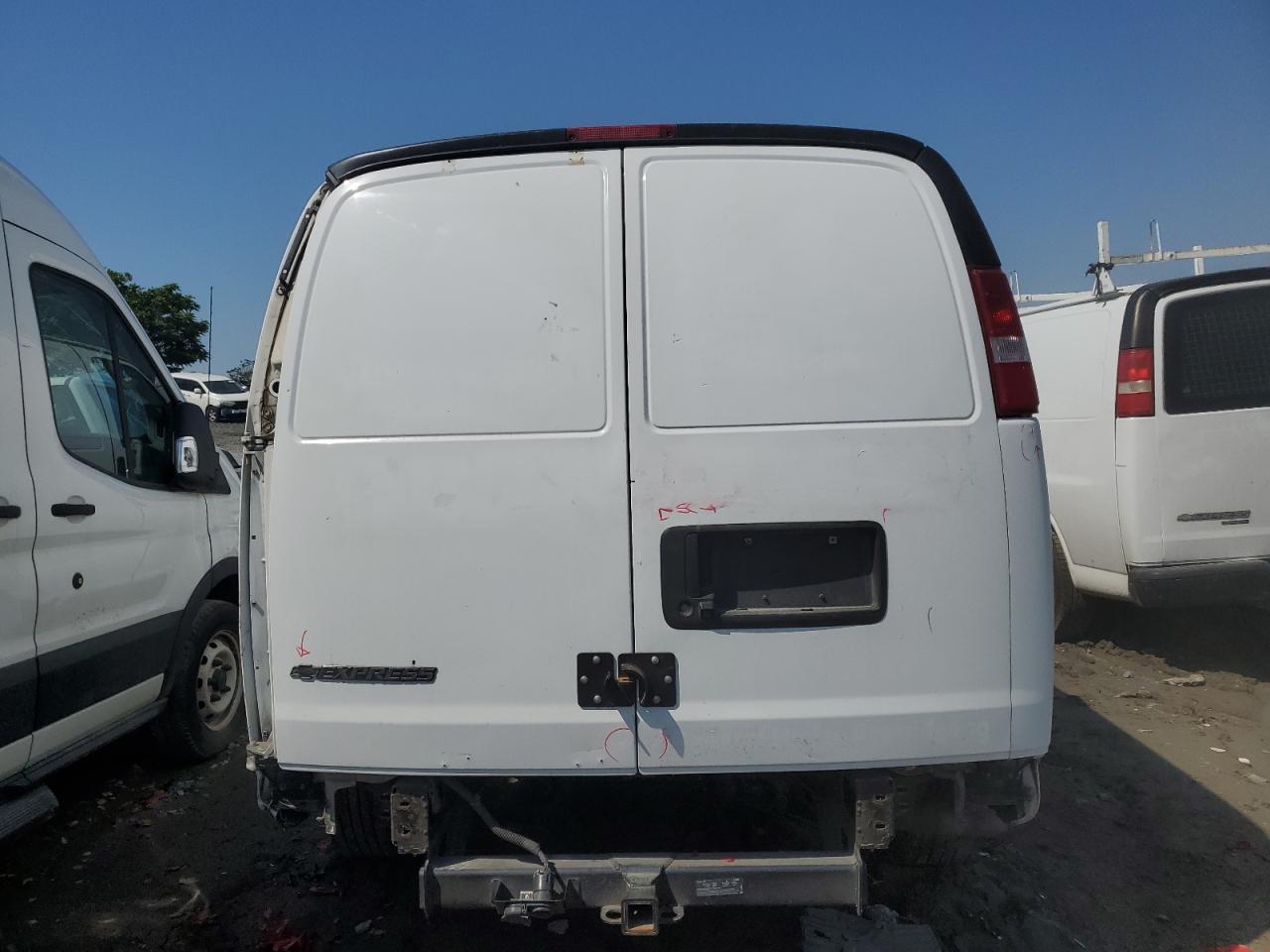 1GCWGAFF8H1338663 2017 Chevrolet Express G2500