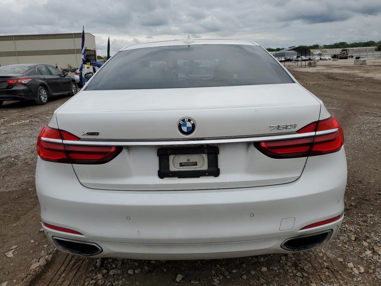 WBA7F2C33HG423198 2017 BMW 750 Xi