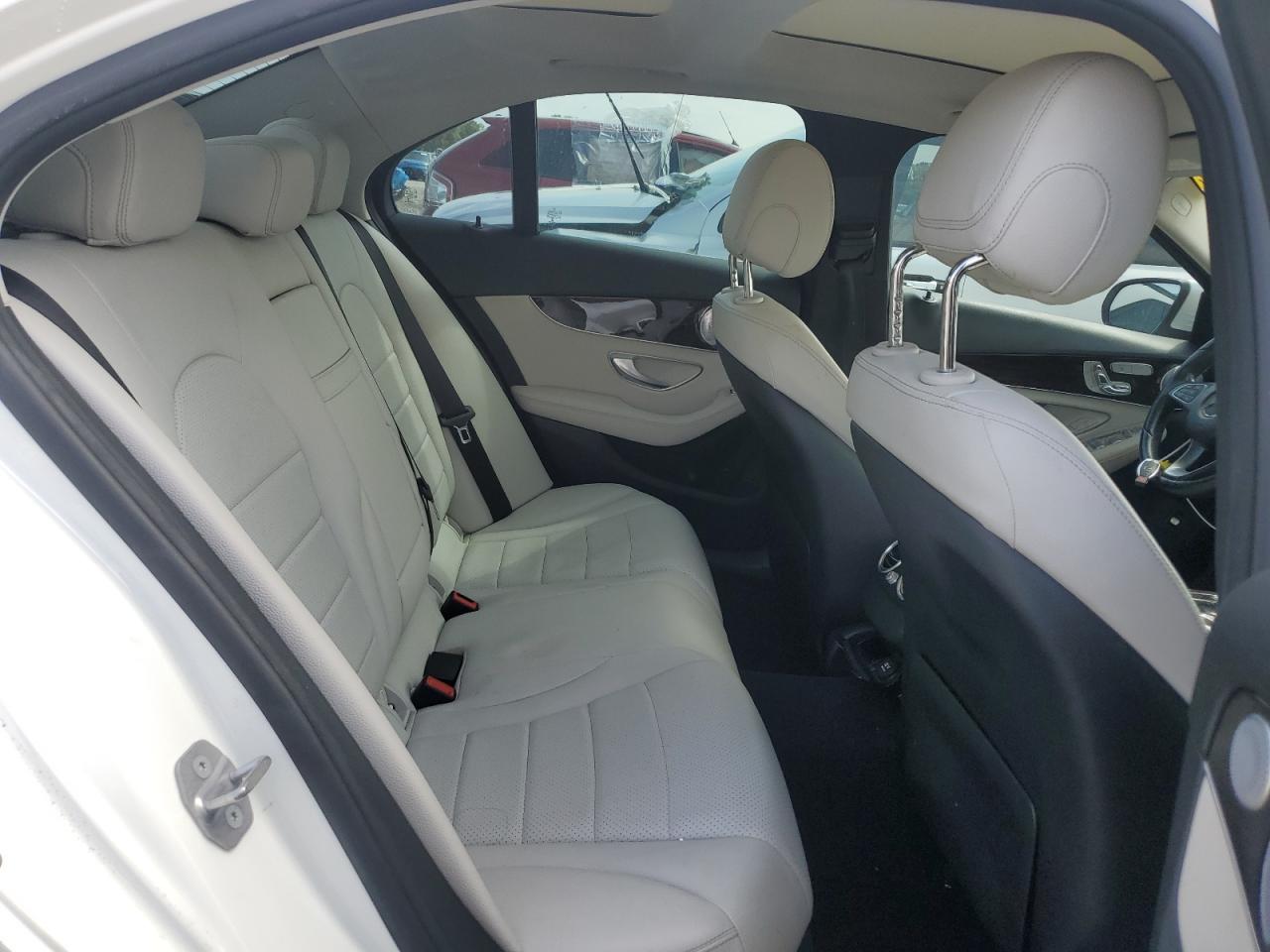 WDDWF4KB5JR319556 2018 Mercedes-Benz C 300 4Matic