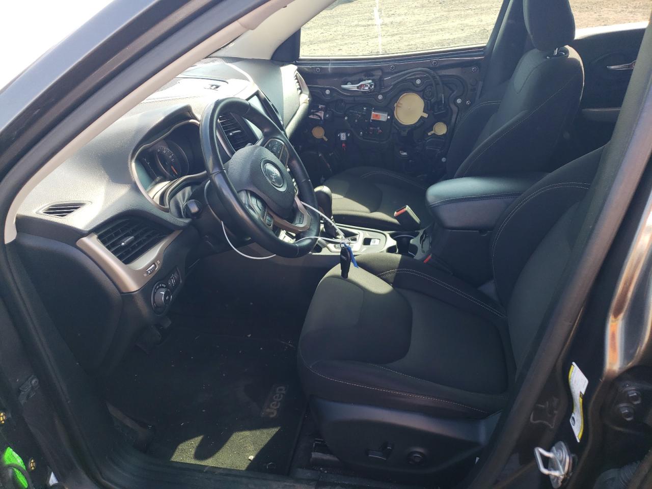 1C4PJLCB5HW643091 2017 Jeep Cherokee Latitude