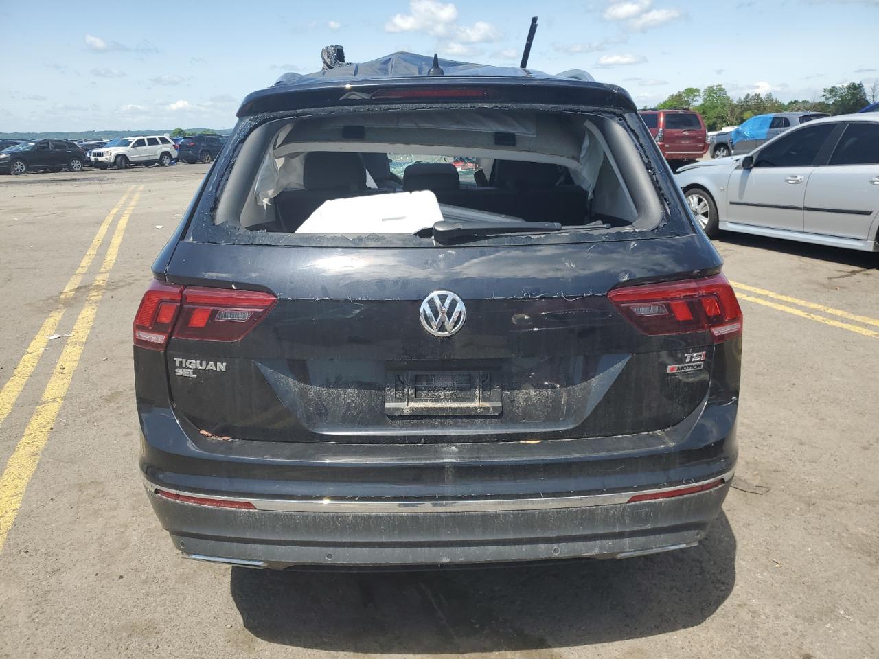 3VV4B7AX9JM167280 2018 Volkswagen Tiguan Sel Premium