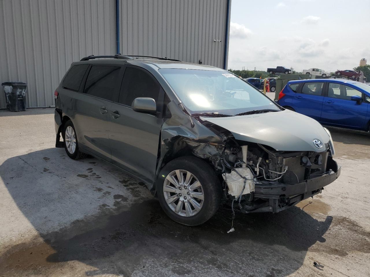 5TDDK3DC9CS046140 2012 Toyota Sienna Xle