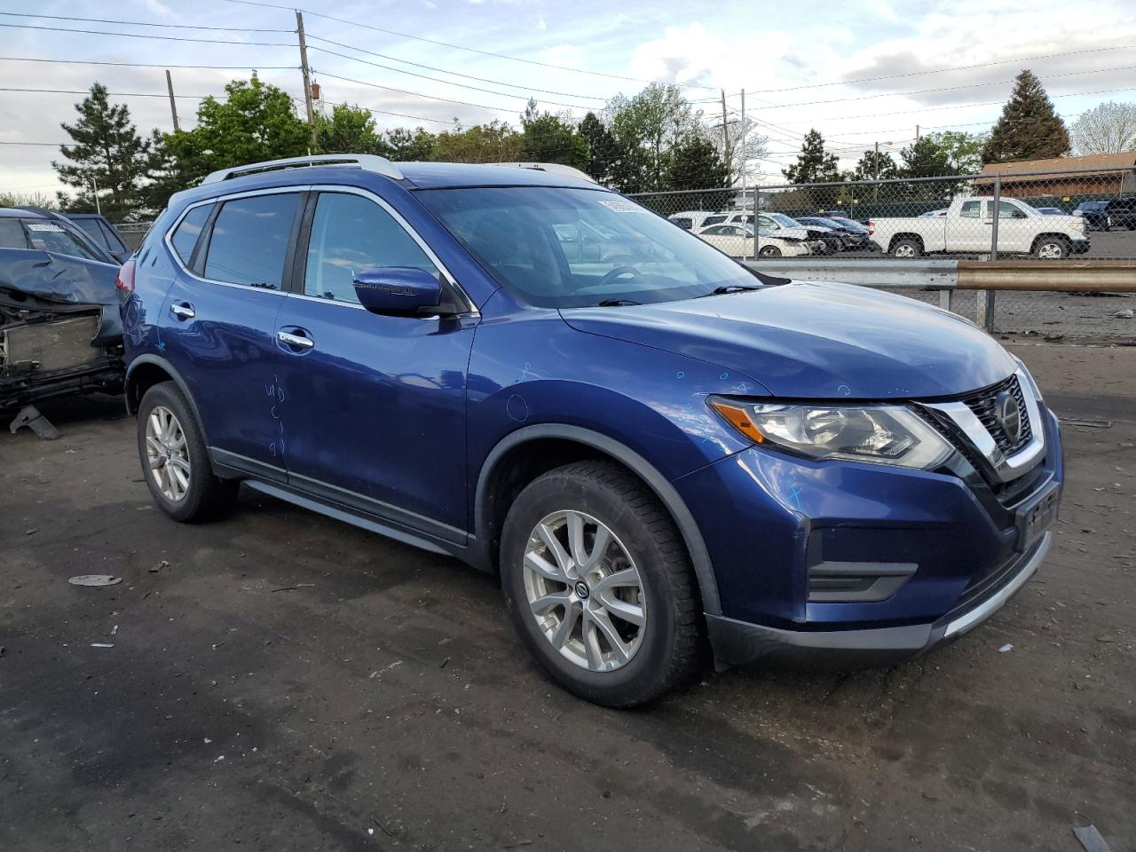 KNMAT2MV2JP557725 NISSAN ROGUE 2018