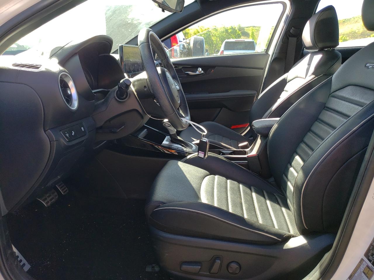 3KPF54AD1NE496560 2022 Kia Forte Gt Line