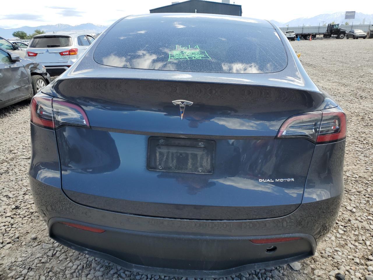 5YJYGDEE2MF294440 2021 Tesla Model Y