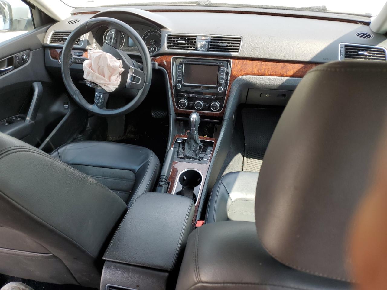 1VWCH7A33DC044664 2013 Volkswagen Passat Sel