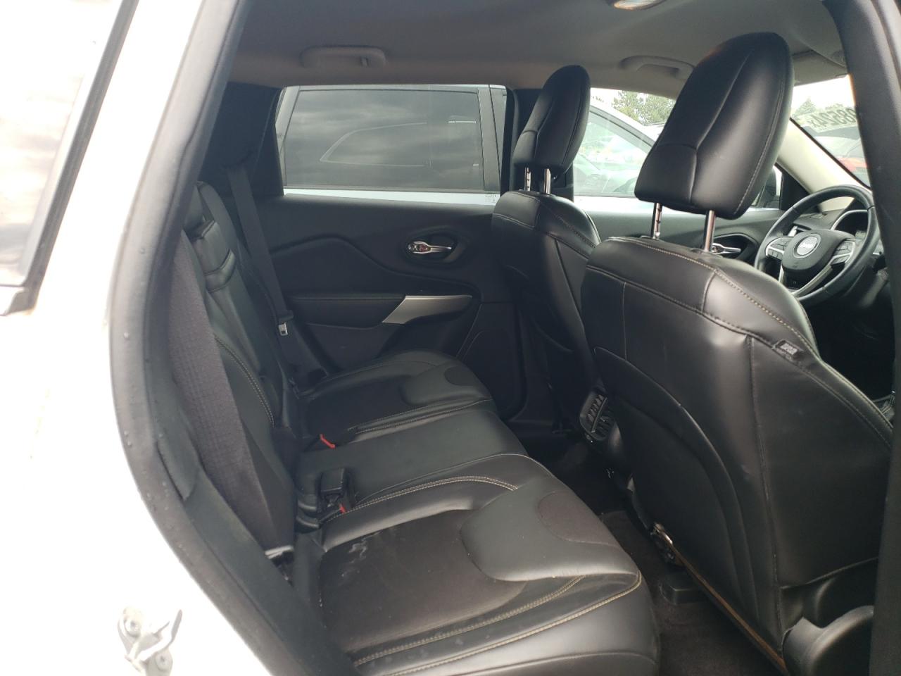 1C4PJMLB6JD607207 2018 Jeep Cherokee Latitude Plus