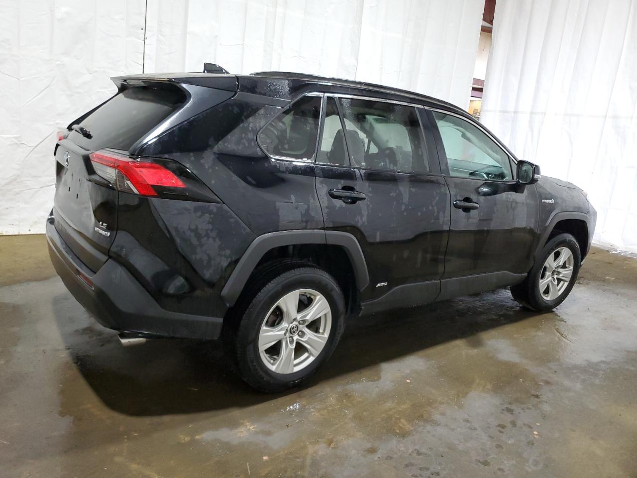 4T3MWRFV3MU016704 2021 Toyota Rav4 Le