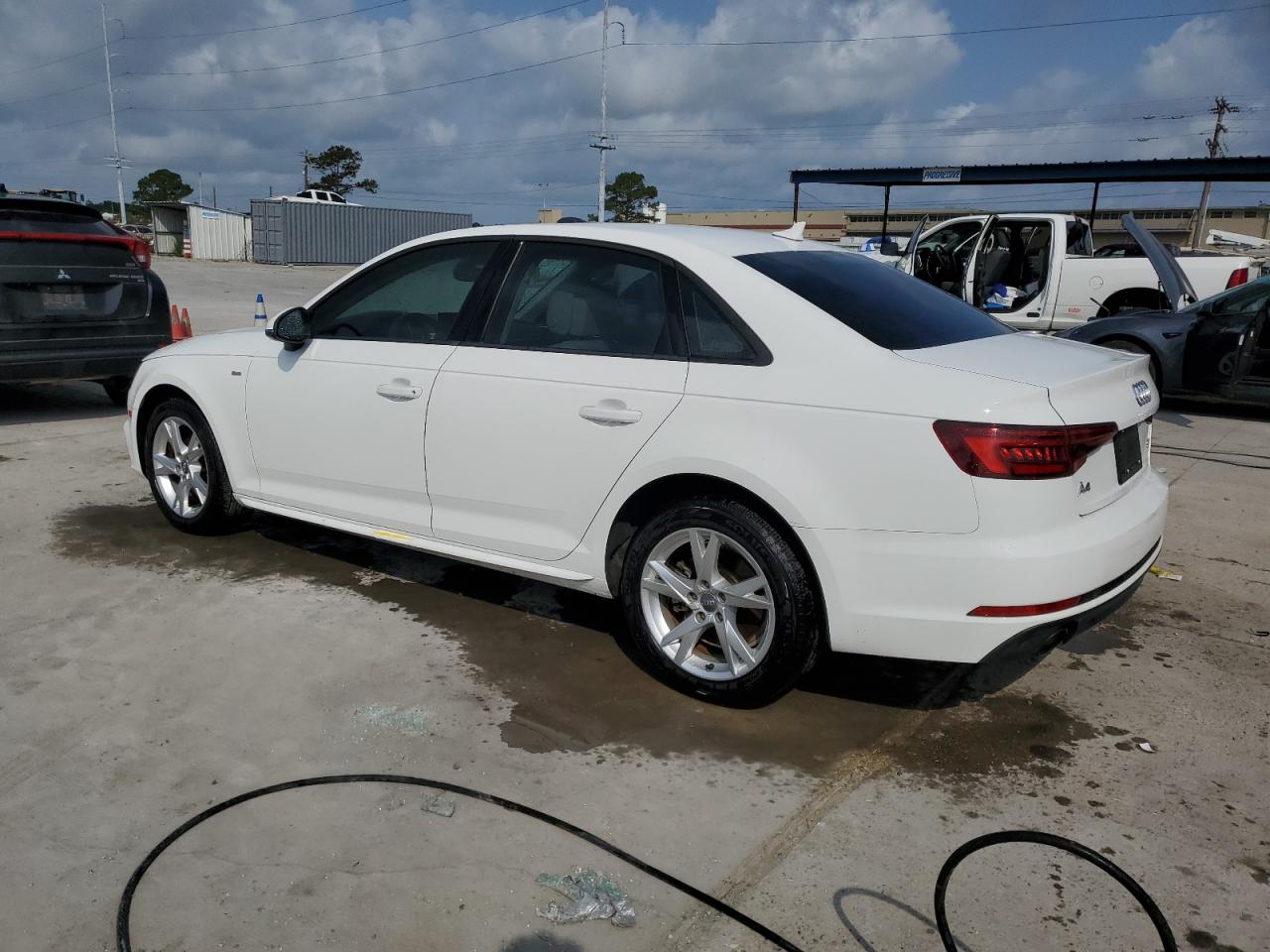 WAUKMAF41JN015850 2018 Audi A4 Premium