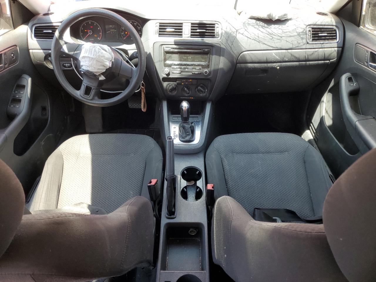 VOLKSWAGEN JETTA BASE