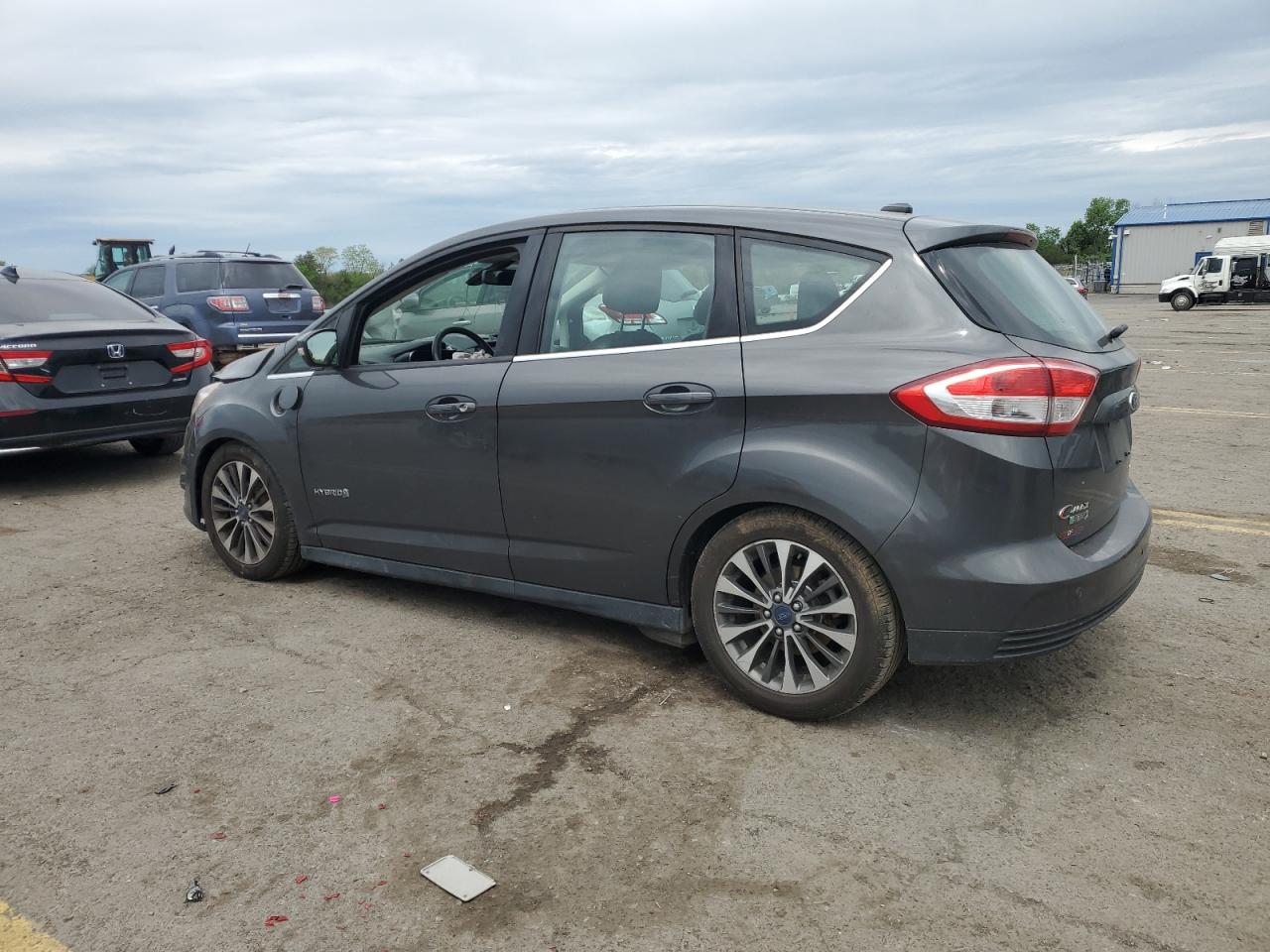 1FADP5FU8HL100609 2017 Ford C-Max Titanium