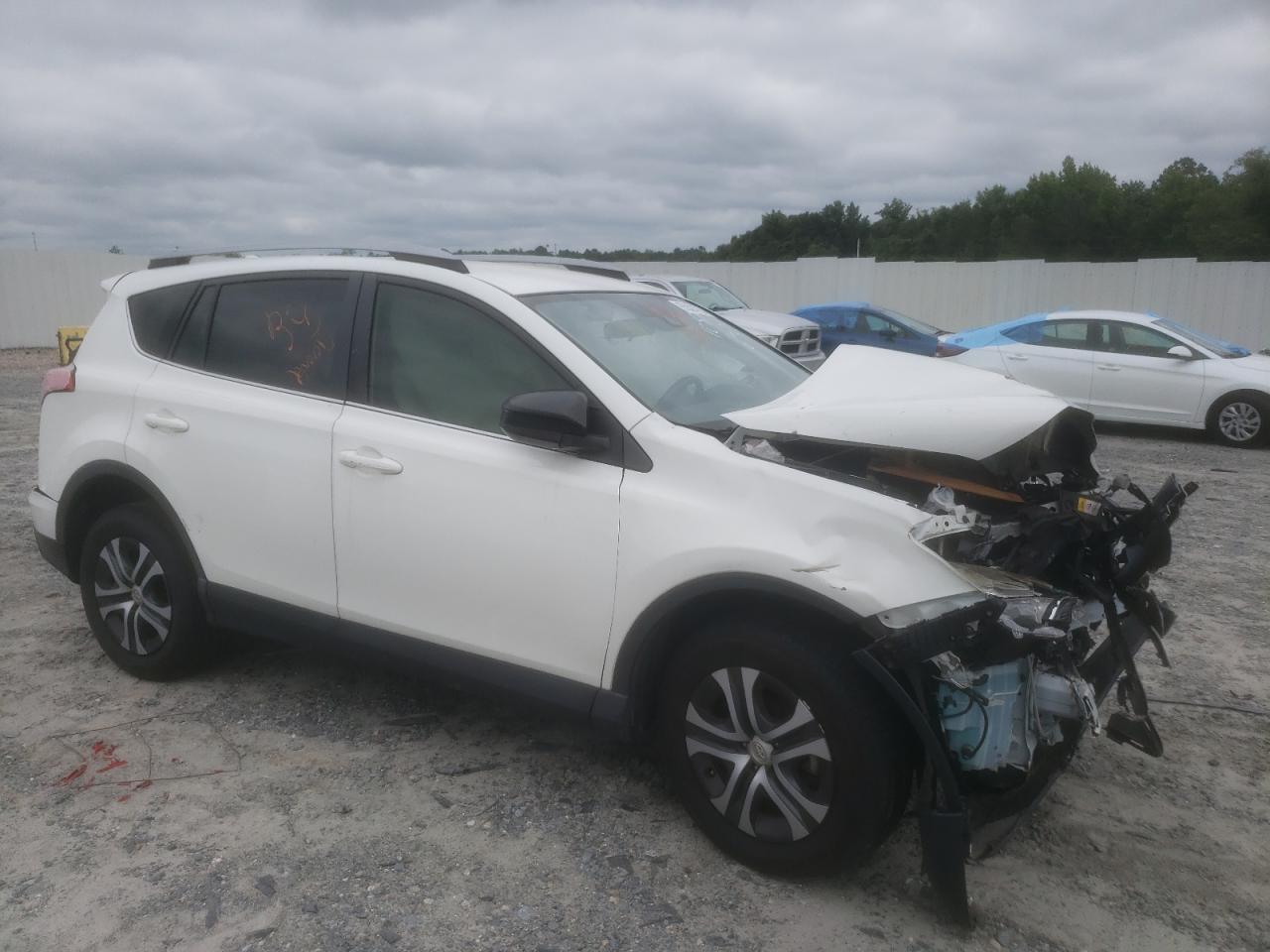 JTMZFREV9HJ130623 2017 Toyota Rav4 Le