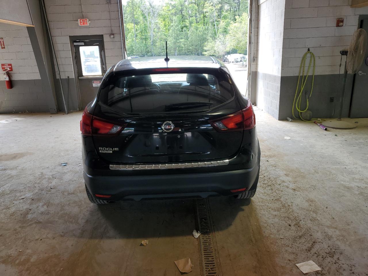 JN1BJ1CP1JW196570 NISSAN ROGUE 2018