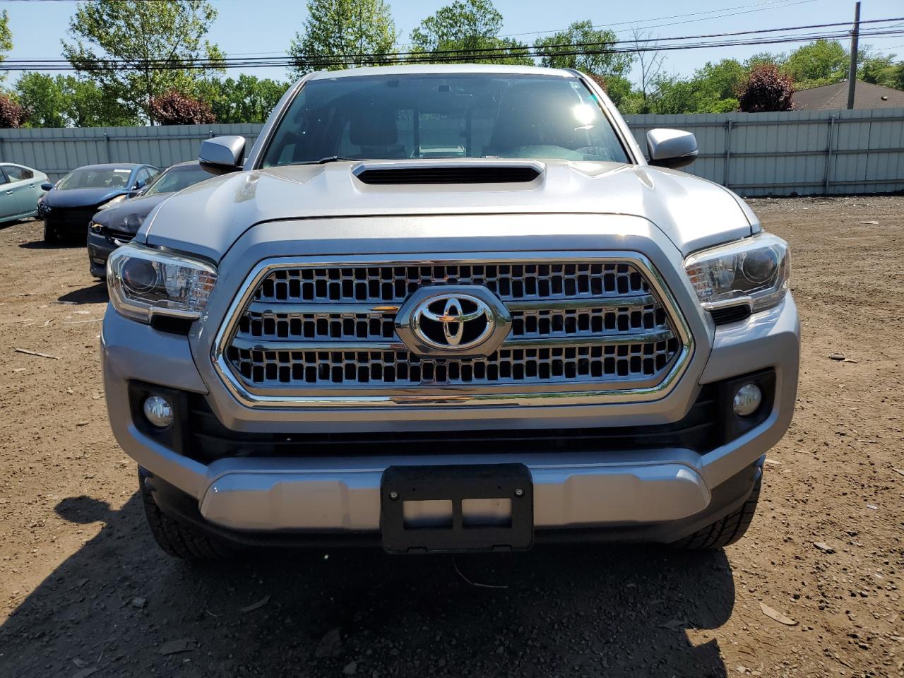 5TFSZ5AN5HX102581 2017 Toyota Tacoma Access Cab